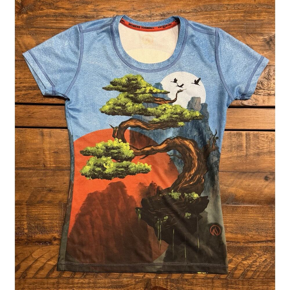 INKnBURN Short Sleeve Tech shirt Womens size XXS in pattern Transcend